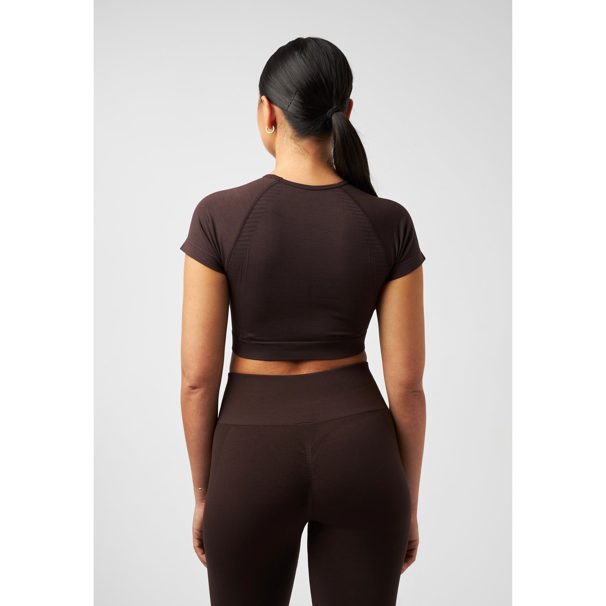 Top corto sin costuras de estilo moderno, perfecto para looks informales y cómodos. ¡Ideal para tu armario!
