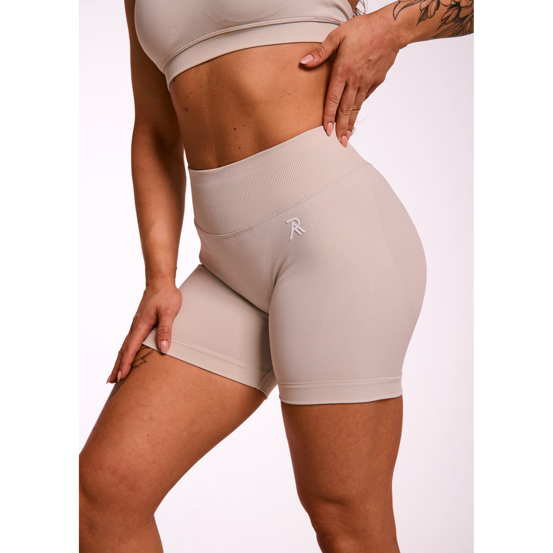 Aura shorts - Stone